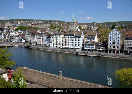 Historischen Zentrum von Zürich mit Fluss Limmat, Blick vom Lindenhof, Zürich, Schweiz Stockfoto