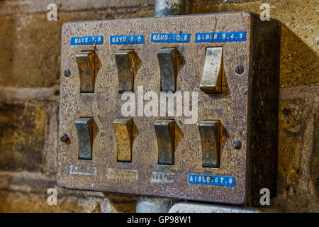 Rostige Lichtschalter in Severalls Kapelle, Colchester Essex, UK Stockfoto