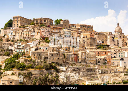 Gebäude am Hang, Ragusa Ibla, Ragusa, Sizilien, Italien Stockfoto