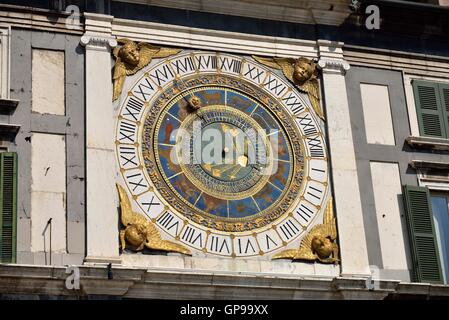 Uhrturm mit historischen astronomischen Uhr, Piazza della Loggia, Provinz Brescia, Lombardei, Italien Stockfoto