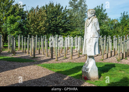 Denkmal "erschossen im Morgengrauen" Opfer, in der National Memorial Arboretum in Staffordshire gewidmet Stockfoto