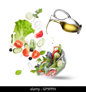 Fallende Gemüse für Salat und Öl isoliert Stockfoto