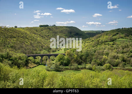 Monsal Kopf-Viadukt, eine bekannte Sehenswürdigkeit in der Nähe von Bakewell im Peak District National Park. Stockfoto