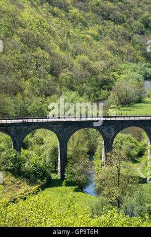 Monsal Kopf-Viadukt, eine bekannte Sehenswürdigkeit in der Nähe von Bakewell im Peak District National Park. Stockfoto