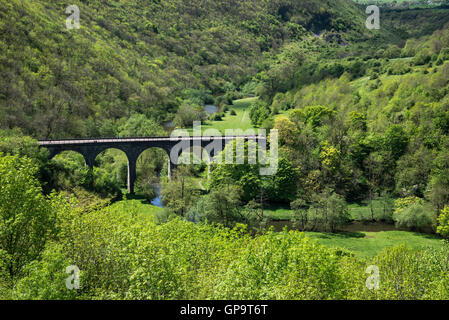 Monsal Kopf-Viadukt, eine bekannte Sehenswürdigkeit in der Nähe von Bakewell im Peak District National Park. Stockfoto