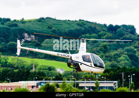 G-LHCB (früher G-SIVX) Robinson R22 BETA Hubschrauber mit einem LYCOMING O-360-J2A-Motor, im Besitz von London Hubschrauber Zentren und Baujahr 2001 Stockfoto