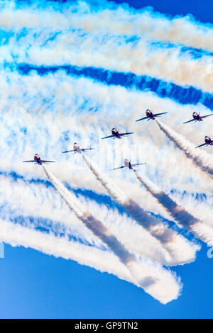 Rote Pfeile RAF Kunstflug Display Team bei Eastbourne internationale Airshow Airbourne 2016 Stockfoto