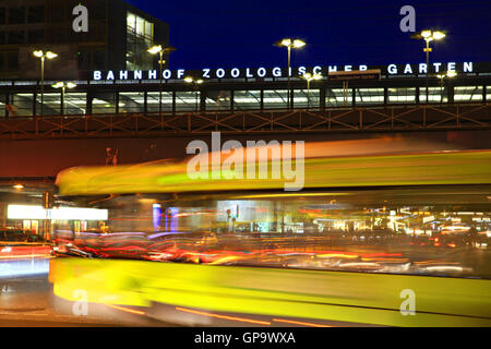 Bild vom Bahnhof Zoologischer Garten in Berlin, Deutschland. Stockfoto