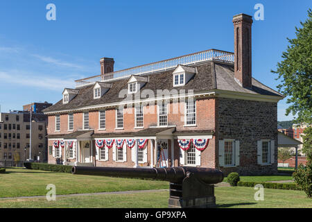 Der historische Kolonialzeit Philipse Manor Hall in der Innenstadt von Yonkers, New York. Stockfoto