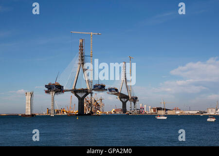 La Pepa Brücke am Bau, über das Meer in Cadiz, Spanien Stockfoto