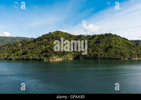 Ansicht der Südinsel, Neuseeland von der Fähre aus Wellington Stockfoto