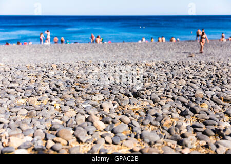 Vulkanische Kieselsteine auf Mavra Voliá Vulkan Kiesstrand in Insel Chios, Griechenland Stockfoto