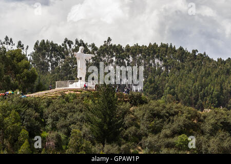 Cusco, Peru - 14 Mai: Blick auf die Statue Cristo Rey in Cusco aus der antiken Stätte von Saqsaywaman. 14. Mai 2016, Cusco Peru. Stockfoto
