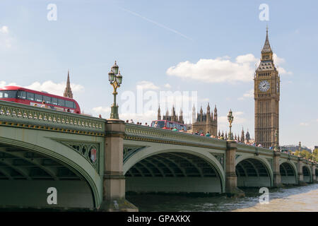 London, England - 31. August 2016: Westminster Bridge und Big Ben Ansicht. Stockfoto