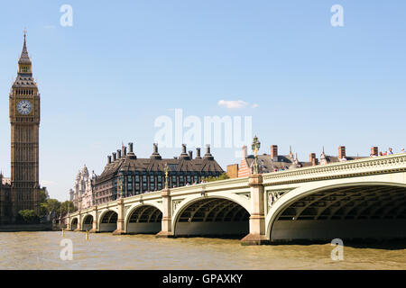 London, England - 31. August 2016: Westminster Bridge und Big Ben Ansicht. Stockfoto