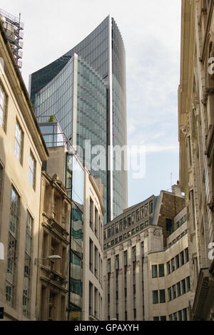 London, UK - 31. August 2016: Altbauten und Willis Neubau im Londoner Finanzdistrikt. Stockfoto