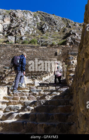 Ollantaytambo, Peru - 16.Mai: Touristen erkunden dieser herrlichen und steilen Ruinen von Ollantaytambo. 16. Mai 2016, Ollantaytambo Stockfoto