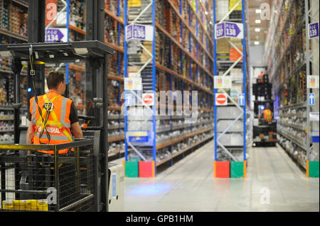 Swansea, Wales, Großbritannien. 1. September 2016 News Amazon riesige UK-Verteilzentrum in Swansea Stockfoto