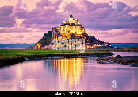 Mont Saint-Michel ist eine der markantesten Wahrzeichen Frankreichs, auf UNESCO-Liste des Weltkulturerbes. Stockfoto