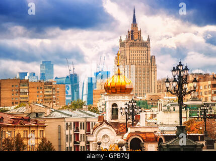 Panoramablick auf Moskau mit traditionellen russischen Architektur-Stile aus verschiedenen Epochen, Russland Stockfoto