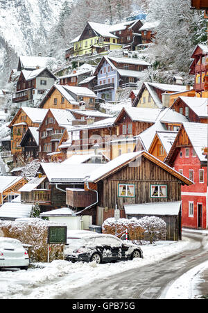 Holzhäuser in Hallstatt, österreichische Alpendorf, Salzburg, Österreich Stockfoto