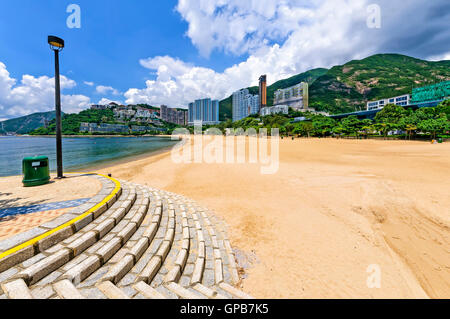 Ansicht von Repulse Bay Beach in Süd Hong Kong Island, China. Die Repulse Bay Area ist eine der teuersten Wohngegenden. Stockfoto