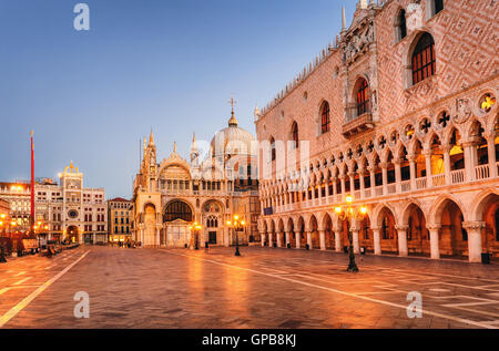 San Marco Dom und Dogenpalast im frühen Morgenlicht, Venedig, Italien Stockfoto