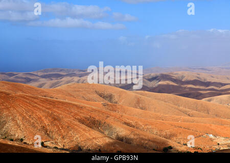 Schöne Vulkanlandschaft von Fuerteventura, Kanarische Inseln, Spanien. Stockfoto