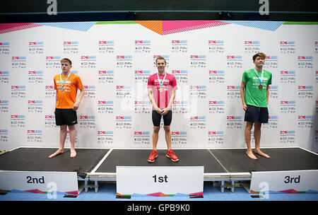 (links nach rechts) Max Murphy, Jakob Goodman und Jack McMillan nehmen auf das Podium für die jungen 400m Freistil tagsüber drei der Spiele 2016 Schule am Teich Schmiede, Sheffield. PRESSEVERBAND Foto. Bild Datum: Samstag, 3. September 2016. Bildnachweis sollte lauten: Steven Paston/PA Wire Stockfoto