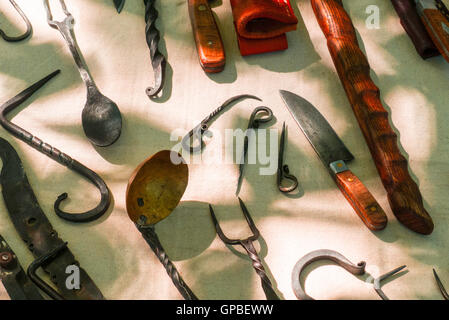 Frühe amerikanische Tools und Scharniere, Metallarbeiten, geschmiedet, Eisen Werkzeuge Stockfoto