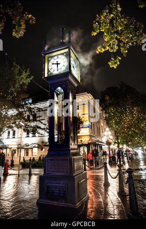 Die berühmte Dampfuhr in "Gastown" (Vancouver, BC) in der Nacht. Stockfoto