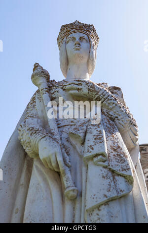 Statue von Königin Isabella i. von Kastilien, Gründer des Klosters San Juan de Los Reyes in Toledo. Spanien Stockfoto