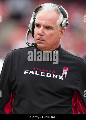 11. Oktober 2009; San Francisco, CA, USA;  Atlanta Falcons head Coach Mike Smith im dritten Quartal gegen die San Francisco 49ers im Candlestick Park. Atlanta gewann 45-10. Stockfoto