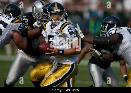 Oktober 2009; Oakland, CA, USA; New York Jets Quarterback Mark Sanchez (6) im ersten Quartal gegen die Oakland Raiders im Oakland-Alameda County Coliseum. New York gewann 38:0. Stockfoto