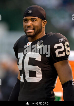 Am 13. Dezember 2009; Oakland, Ca, USA; Oakland Raiders cornerback Stanford routt (26) im vierten Quartal gegen die Washington Redskins an Oakland-Alameda County Coliseum. Washington besiegt Oakland 34-13. Stockfoto