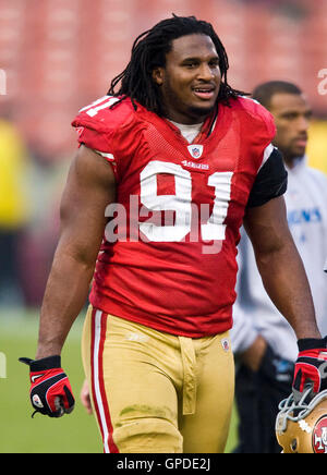 27. Dezember 2009; San Francisco, CA, USA;  San Francisco 49ers defensive end Ray McDonald (91) im vierten Quartal gegen die Detroit Lions im Candlestick Park. San Francisco besiegt Detroit 20-6. Stockfoto