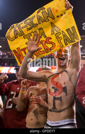 September 2010; San Francisco, CA, USA; die Fans der San Francisco 49ers feiern, nachdem ihr Team das Spiel im vierten Quartal gegen die New Orleans Saints im Candlestick Park besiegt hat. New Orleans besiegte San Francisco mit 25:22. Stockfoto