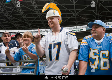 September 26, 2010, Seattle, WA, USA; San Diego Chargers Ventilatoren passen Warm ups vor dem Spiel gegen die Seattle Seahawks am Qwest Feld. Stockfoto