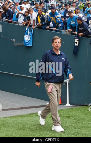 26. September 2010; Seattle, WA, USA;  San Diego Chargers Cheftrainer Norv Turner betritt das Feld vor dem Spiel gegen die Seattle Seahawks im Qwest Field. Stockfoto