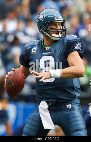 26. September 2010; Seattle, WA, USA;  Seattle Seahawks quarterback Matt Hasselbeck (8) im ersten Quartal gegen die San Diego Chargers im Qwest Field. Stockfoto