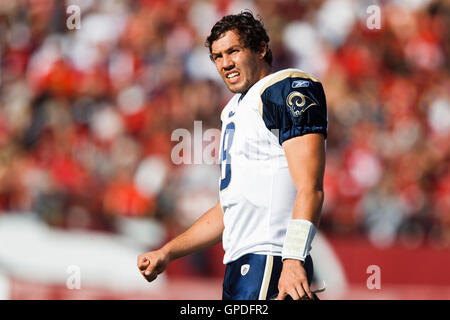 14. November 2010; San Francisco, CA, USA;  St. Louis Rams quarterback Sam Bradford (8) an der Seitenlinie gegen die San Francisco 49ers im ersten Quartal im Candlestick Park. Stockfoto