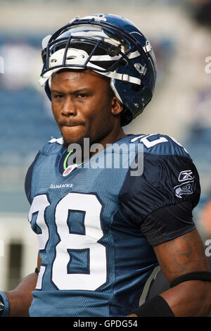 5. Dezember 2010; Seattle, WA, USA;  Seattle Seahawks Cornerback Walter Thurmond (28) erwärmt sich vor dem Spiel gegen die Carolina Panthers bei Qwest Field. Stockfoto