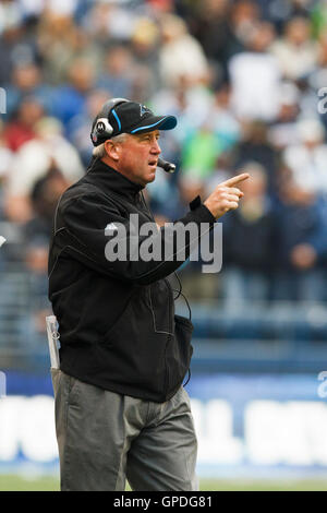 Dezember 5, 2010; Seattle, WA, USA; Carolina Panthers Head Coach John Fox an der Seitenlinie gegen die Seattle Seahawks im zweiten Quartal in der Qwest Field. Stockfoto