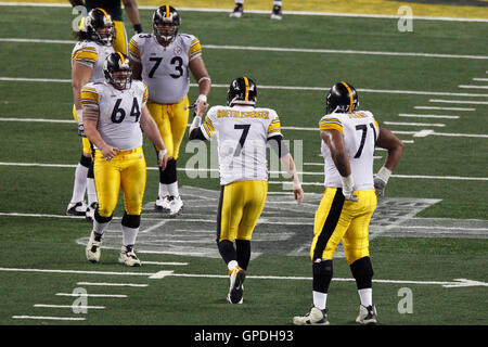 Green Bay Packers tackle Caleb Jones (72) blocks during an NFL preseason  football game against the San Francisco 49ers, Friday, Aug. 12, 2022, in  Santa Clara, Calif. (AP Photo/Scot Tucker Stock Photo - Alamy