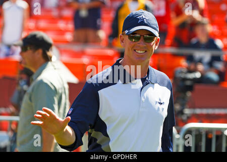 September 18, 2011, San Francisco, Ca, USA; Dallas Cowboys Head Coach Jason Garrett in das Feld vor dem Spiel gegen die San Francisco 49ers im Candlestick Park. Dallas san francisco besiegt 27-24 in den überstunden. Stockfoto