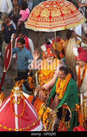 König führt dussehra Festival Prozession, Jagdalpur, Bastar, Chhattisgarh, Indien, Asien Stockfoto