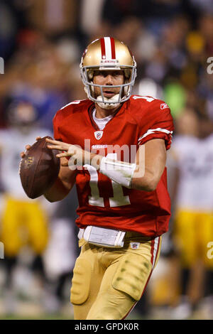 19. Dezember 2011; San Francisco, CA, USA; San Francisco 49ers quarterback Alex Smith (11) steht in der Tasche gegen die Pittsburgh Steelers im dritten Quartal im Candlestick Park. San Francisco besiegten Pittsburgh 20-3. Stockfoto