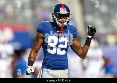 16. Oktober 2011; East Rutherford, NJ, USA; New York Giants Wide Receiver Mario Manningham (82) erwärmt sich vor dem Spiel gegen die Buffalo Bills MetLife Stadium. New York besiegt Buffalo 27-24. Stockfoto
