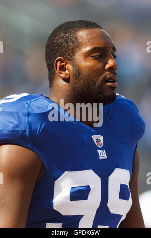 16. Oktober 2011; East Rutherford, NJ, USA; New York Giants defensive Tackle Chris Canty (99) erwärmt sich vor dem Spiel gegen die Buffalo Bills MetLife Stadium. New York besiegt Buffalo 27-24. Stockfoto