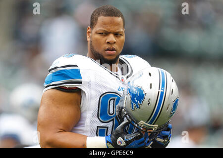 Dezember 2011; Oakland, CA, USA; Detroit Lions Defensive Tackle Ndamukong Suh (90) wärmt sich vor dem Spiel gegen die Oakland Raiders im O.Co Coliseum auf. Stockfoto